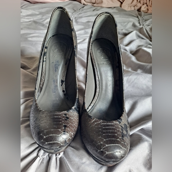 Tory Burch Leather Snakeprint Heels Size 5.5 - Picture 3 of 10